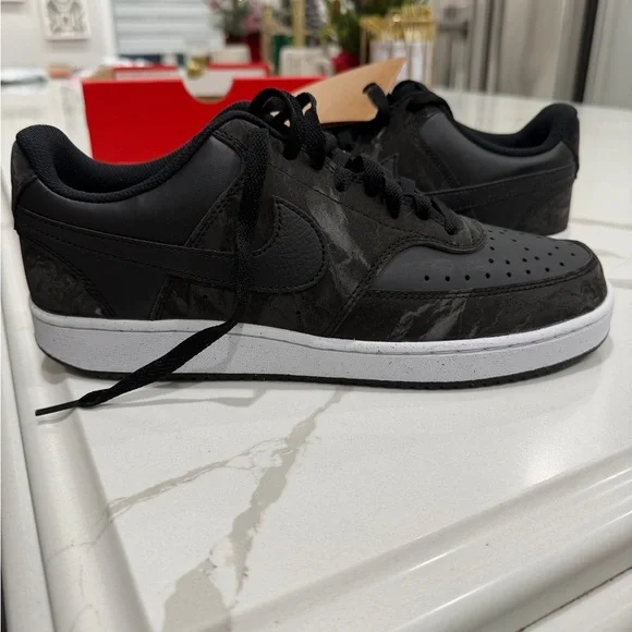 Nike Men's Black Sneakers - Picture 5 of 6